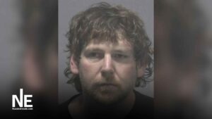 Patrullas policiales en Wilmington tras investigación por sobredosis fatal en hotel.